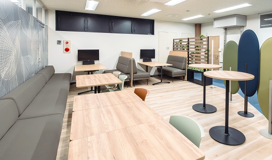 写真：1Fオープンスペース